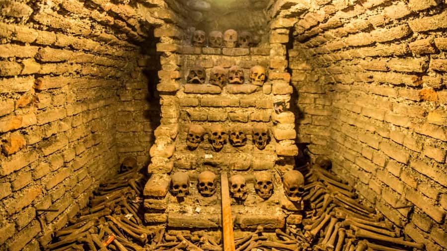 Tour of Lima with a visit to the catacombs of San Francisco. - Starting in Miraflores at Parque del Amor