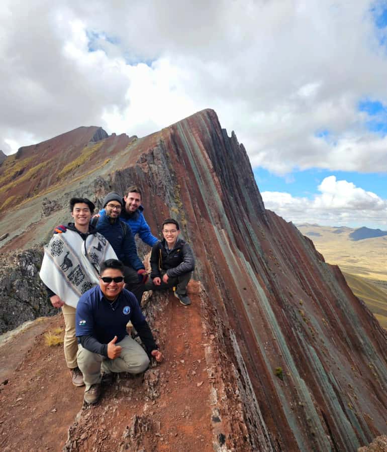 Tour Pallay Punchu Trek Full Day - One hour among the colored ridges