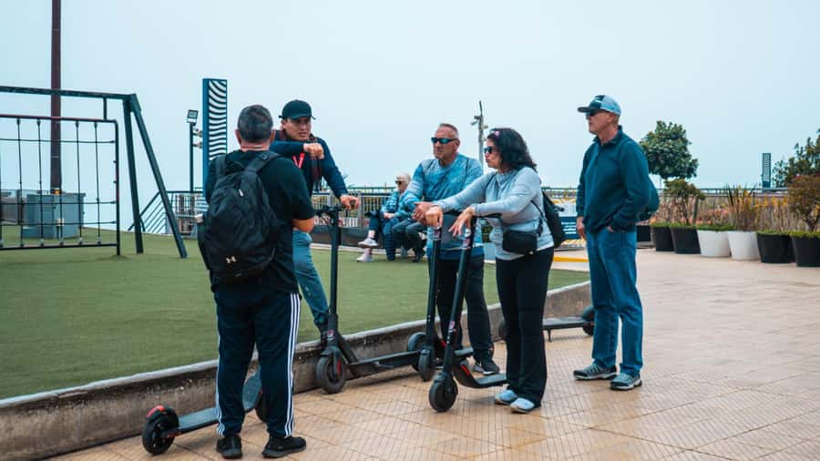 Tour Panorámico en Miraflores en Scooter Eléctrico - Meeting Oswaldo at Selina Hostel