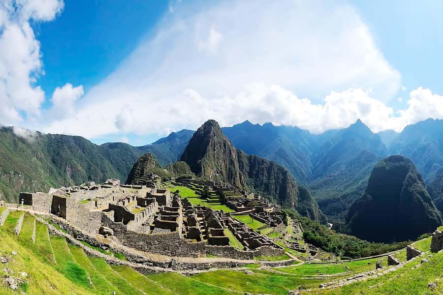 TOUR TO MACHU PICCHU FULL DAY BY TRAIN – The Best Adventure - Ollantaytambo station and the morning train