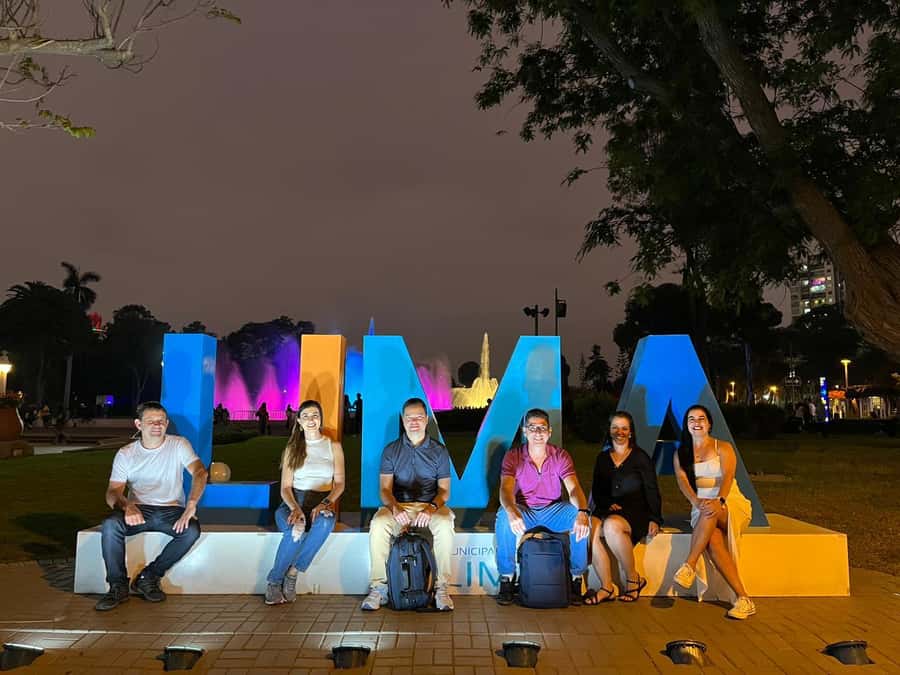 Tour to the magical water circuit with dinner and dance show - Starting at 5:40 pm in Lima’s central visitor districts