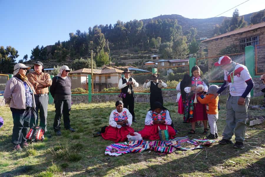 Two Day Lake Titicaca Tour With Homestay - Day one: Puno to the Uros reed islands