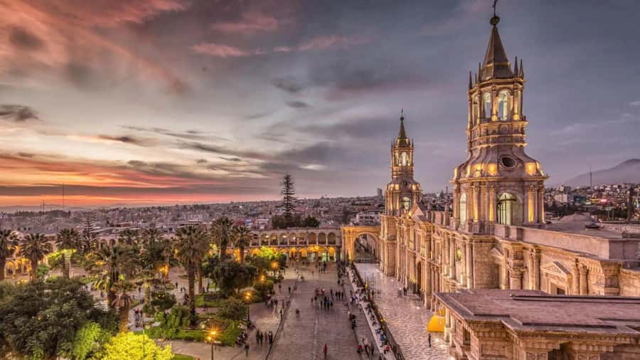 Walking tour through the Historic Center of Arequipa - Starting beneath Arequipa’s arches