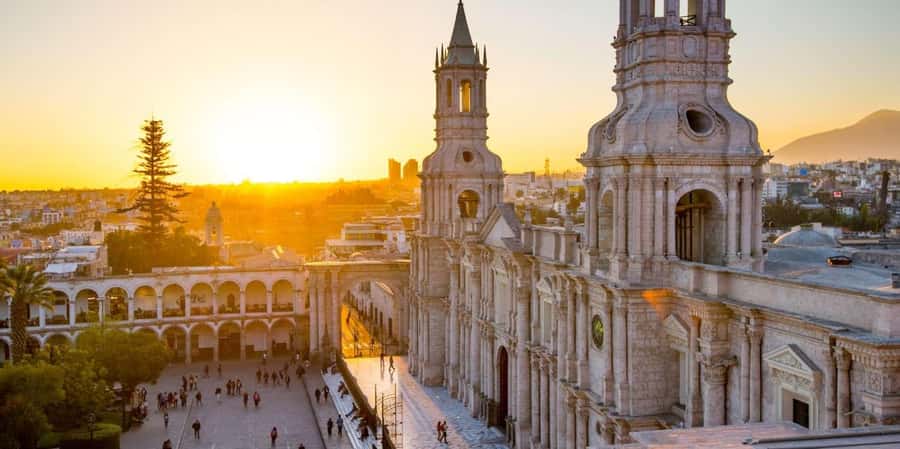 Walking tour through the Historic Center of Arequipa - Crossing toward the Chili River and volcano views