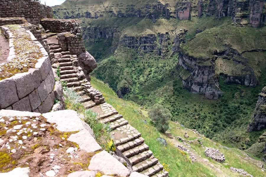 Waqrapukara 1 day trekking + meals - From the parking area to the fortress